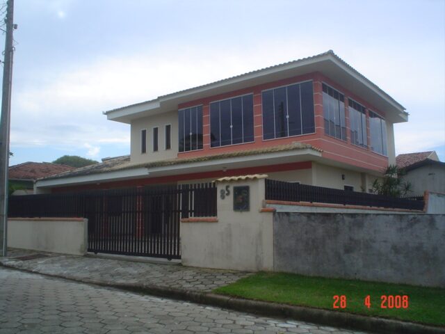 Sobrado residencial de esquina – andamento