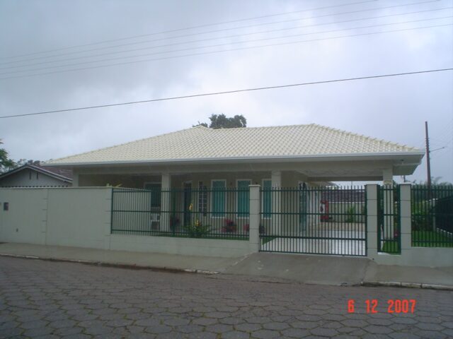 Sobrado residencial de esquina – andamento