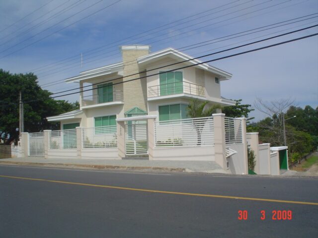 Sobrado residencial de esquina – andamento