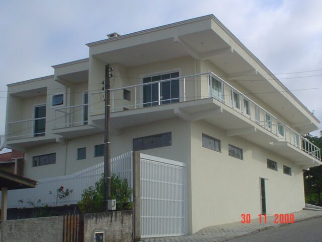 Sobrado residencial de esquina – andamento