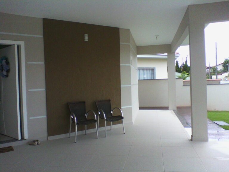 Residência térrea com quatro dormitórios